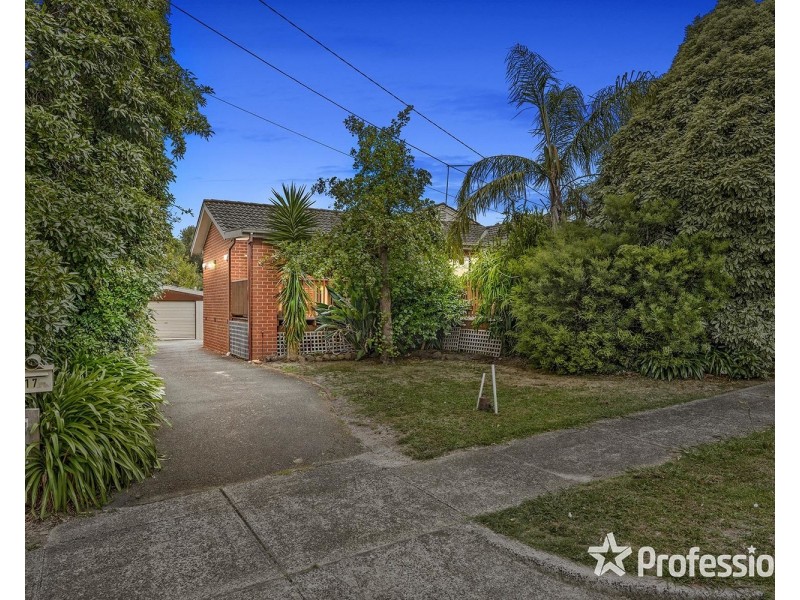 17 Myoora Drive, Mooroolbark VIC 3138