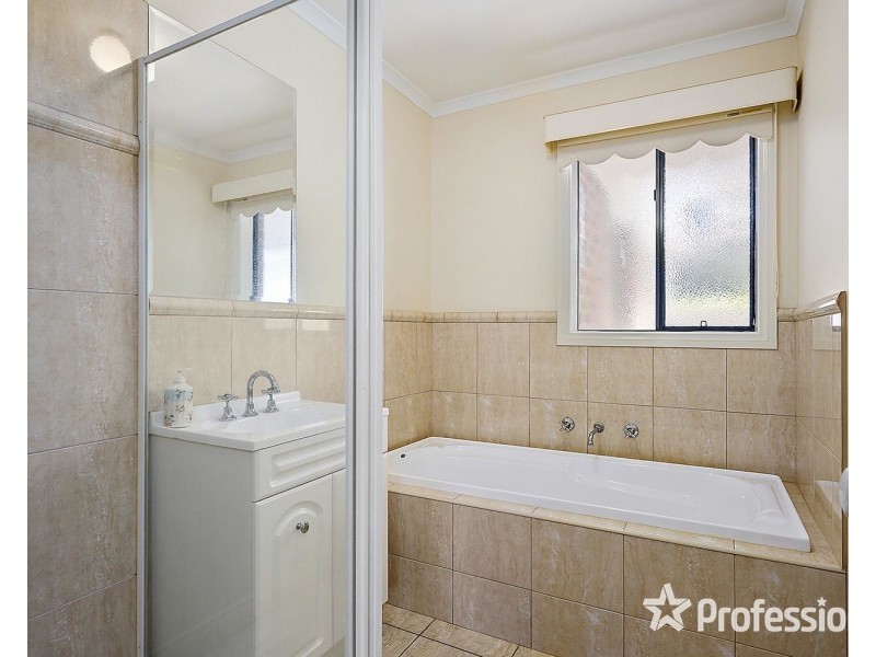 1/4 Palm Grove, Kilsyth VIC 3137