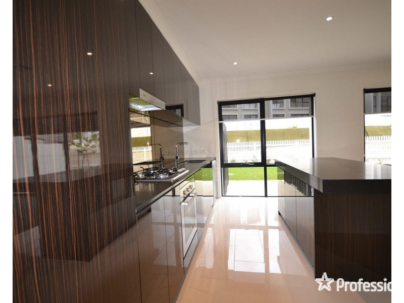 18 Belsay Chase, Chirnside Park VIC 3116