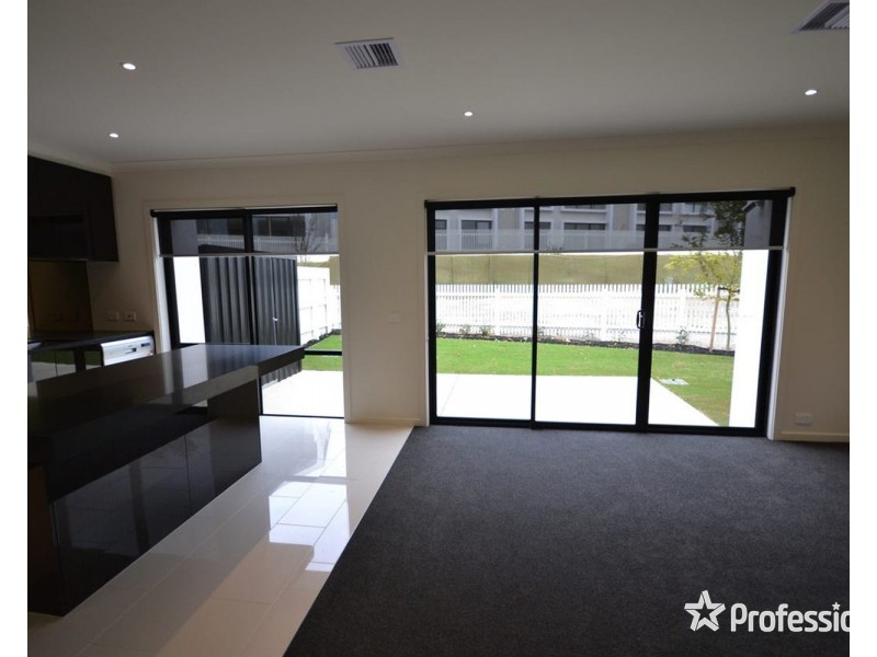 18 Belsay Chase, Chirnside Park VIC 3116