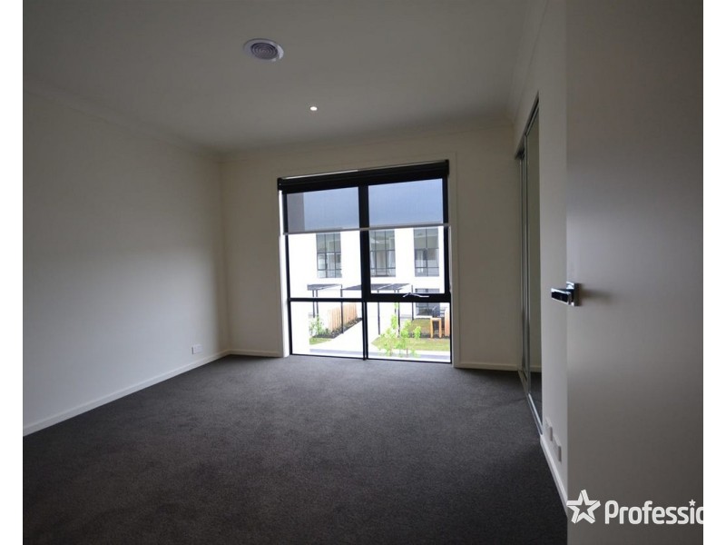 18 Belsay Chase, Chirnside Park VIC 3116