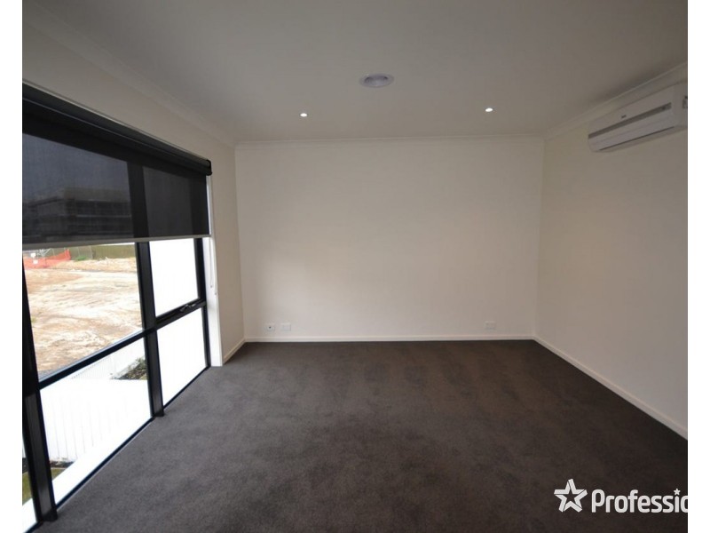 18 Belsay Chase, Chirnside Park VIC 3116