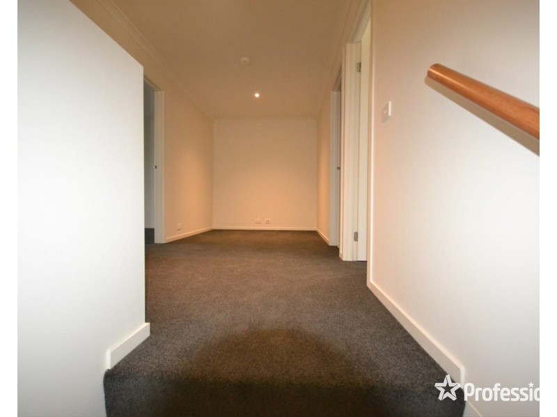 18 Belsay Chase, Chirnside Park VIC 3116