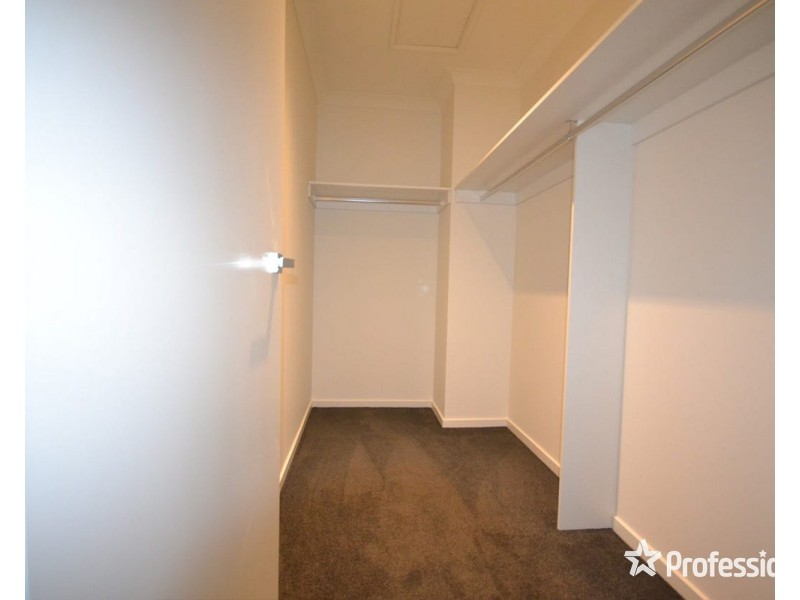 18 Belsay Chase, Chirnside Park VIC 3116