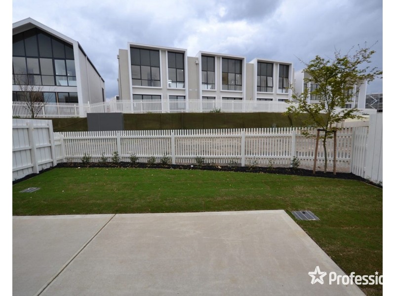 18 Belsay Chase, Chirnside Park VIC 3116