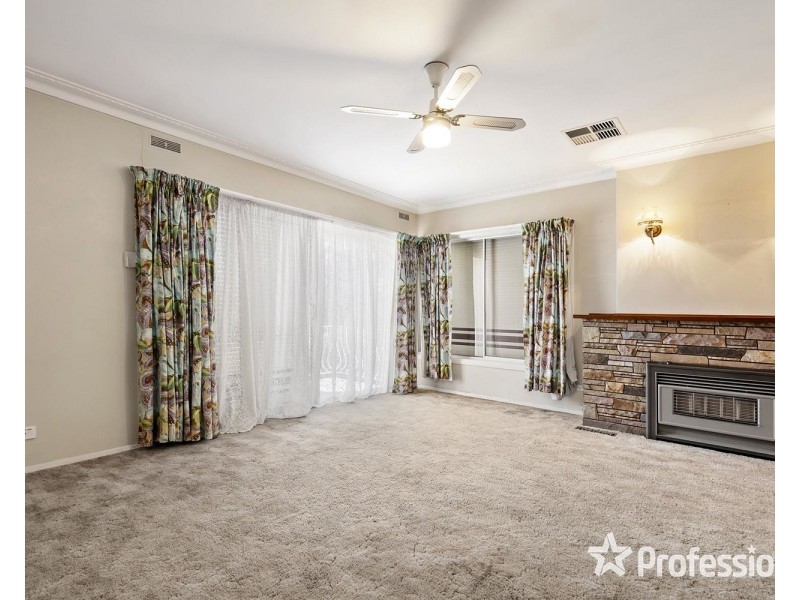 218 Manchester Road, Mooroolbark VIC 3138