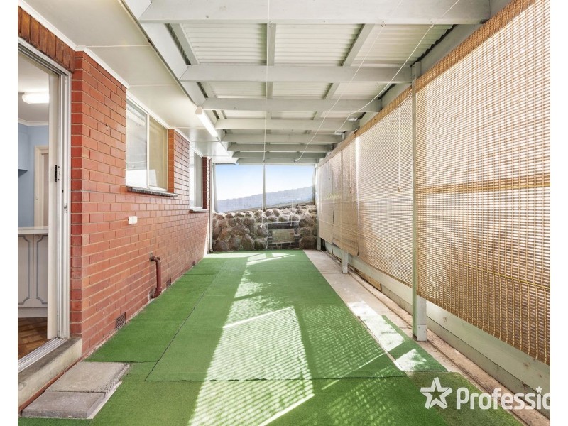 218 Manchester Road, Mooroolbark VIC 3138