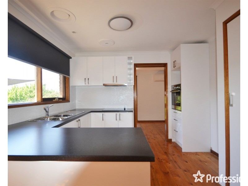 33 Blacksprings Road, Chirnside Park VIC 3116