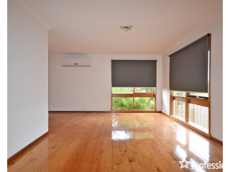 33 Blacksprings Road, Chirnside Park VIC 3116