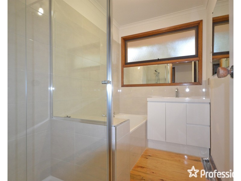 33 Blacksprings Road, Chirnside Park VIC 3116