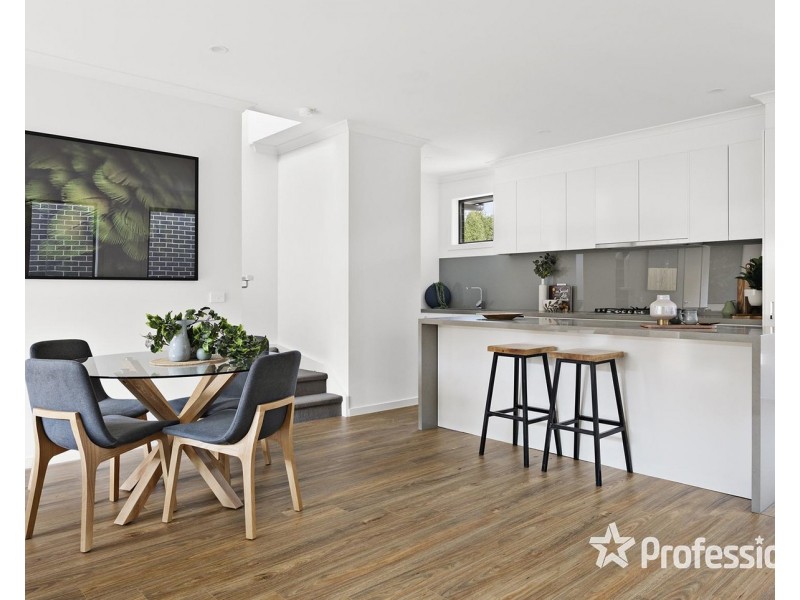 2 & 3/6 Lomond Avenue, Kilsyth VIC 3137