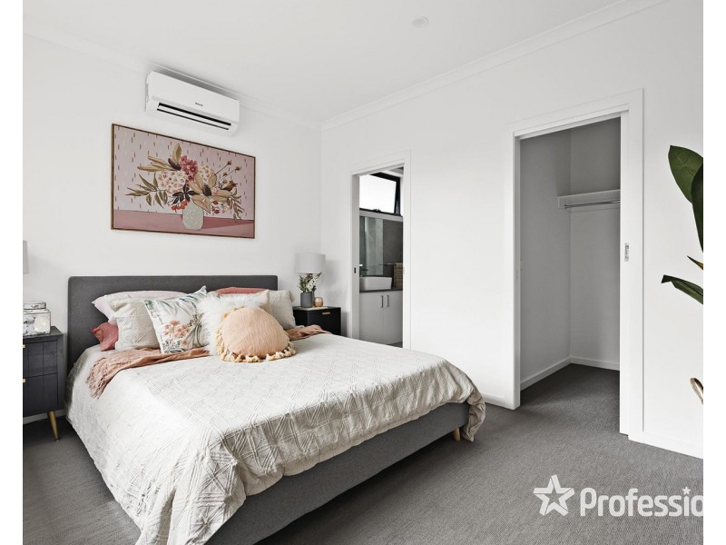 2 & 3/6 Lomond Avenue, Kilsyth VIC 3137