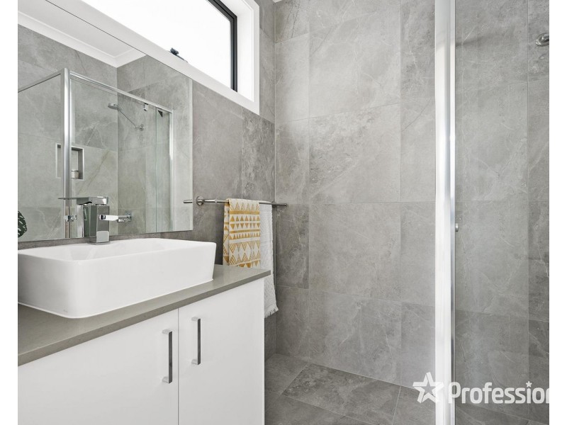 2 & 3/6 Lomond Avenue, Kilsyth VIC 3137