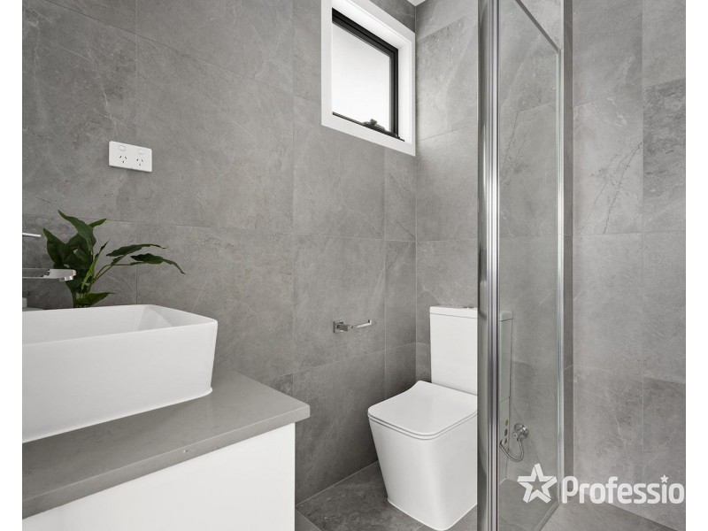 2 & 3/6 Lomond Avenue, Kilsyth VIC 3137