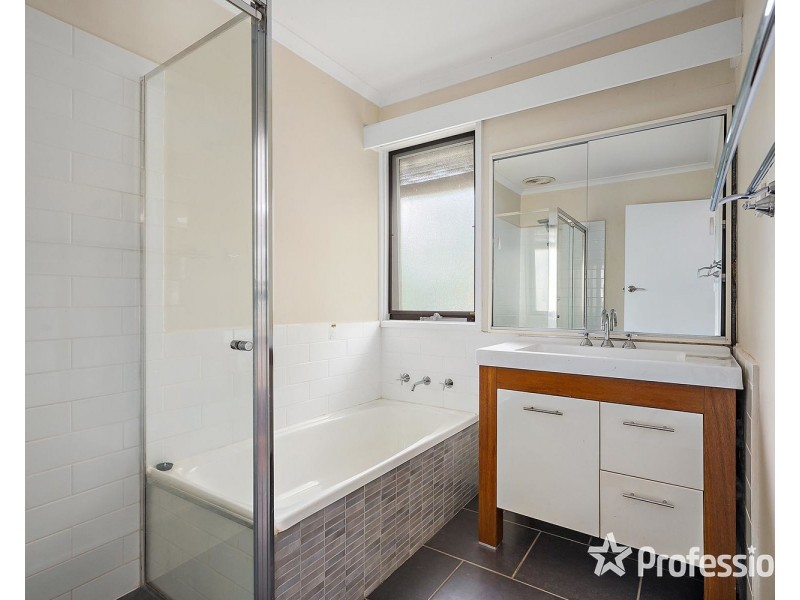 6 Maralinga Terrace, Mooroolbark VIC 3138