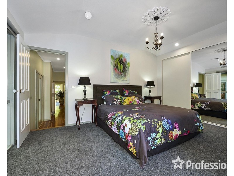 8 Boxtree Road, Montrose VIC 3765