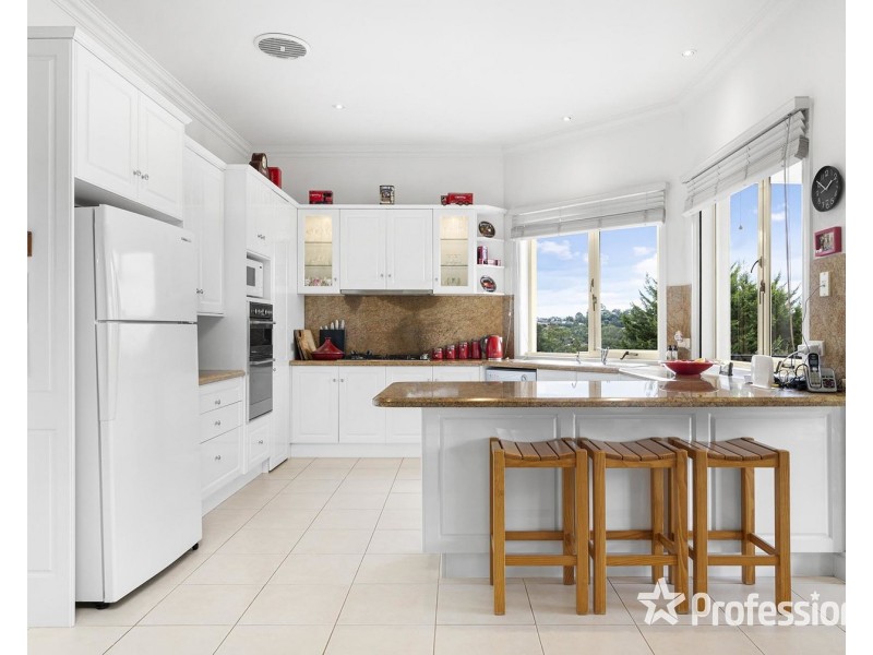 9 Wainewright Avenue, Mooroolbark VIC 3138