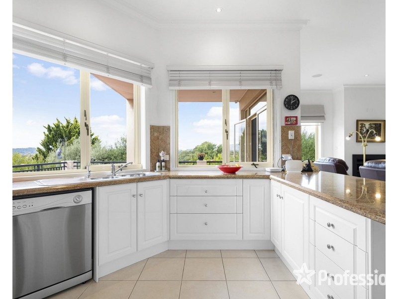 9 Wainewright Avenue, Mooroolbark VIC 3138