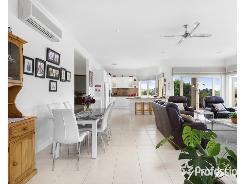 9 Wainewright Avenue, Mooroolbark VIC 3138