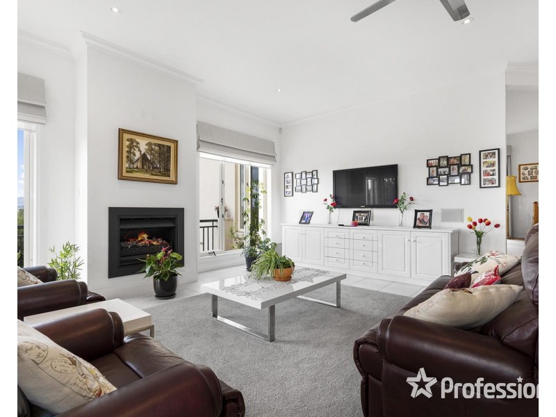 9 Wainewright Avenue, Mooroolbark VIC 3138