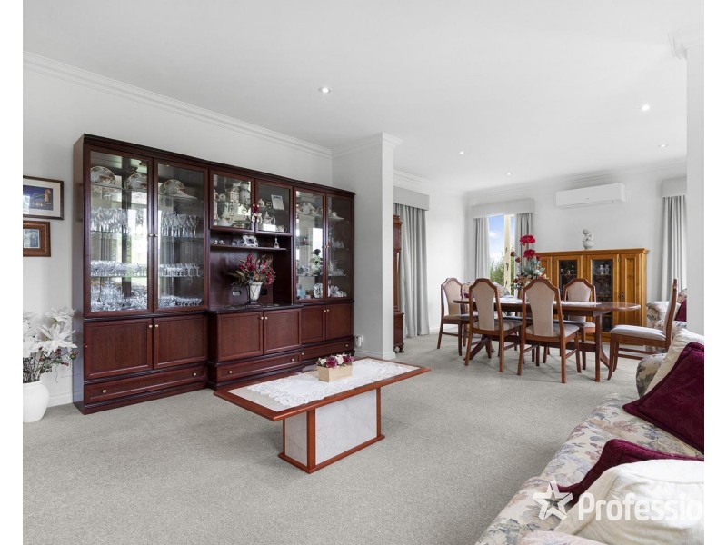9 Wainewright Avenue, Mooroolbark VIC 3138