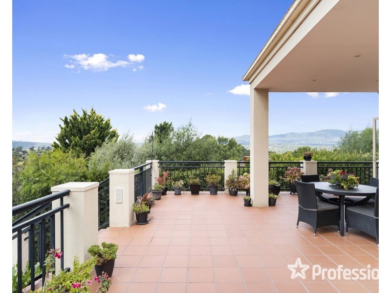 9 Wainewright Avenue, Mooroolbark VIC 3138