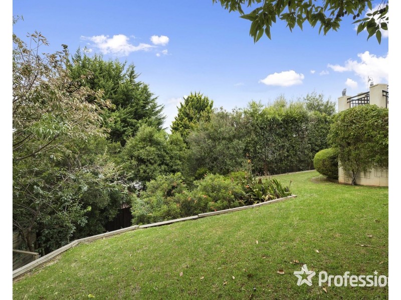 9 Wainewright Avenue, Mooroolbark VIC 3138
