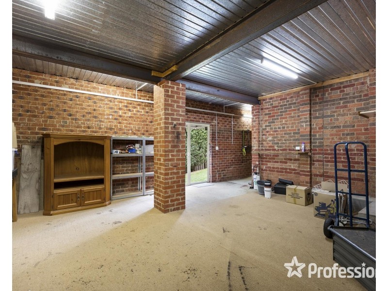 9 Wainewright Avenue, Mooroolbark VIC 3138