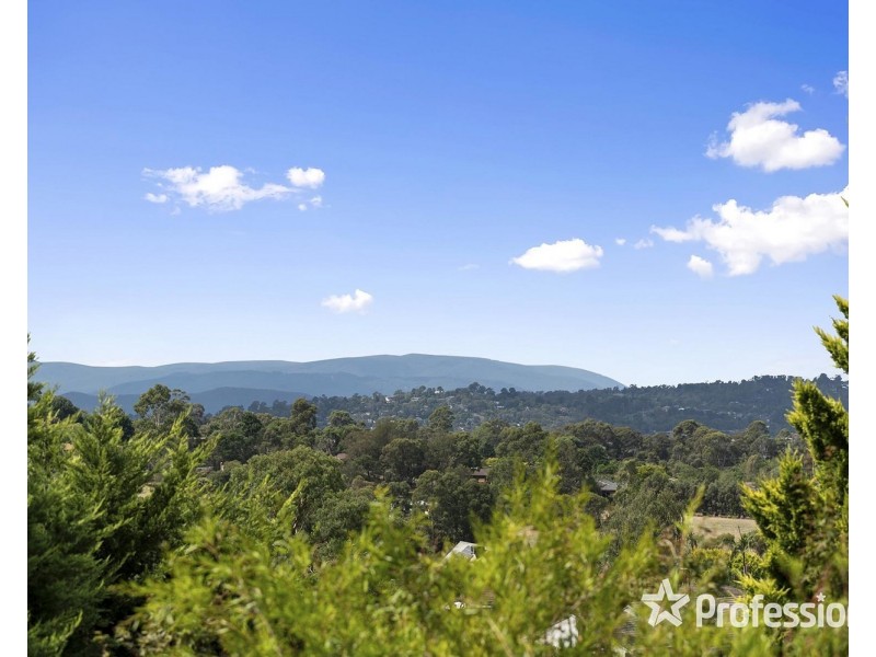 9 Wainewright Avenue, Mooroolbark VIC 3138