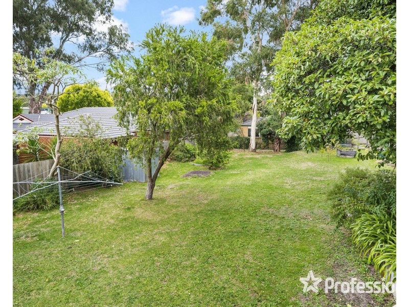 24 Masefield Avenue, Mooroolbark VIC 3138