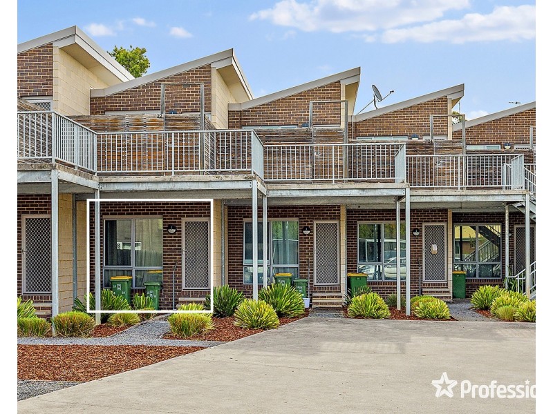 15/8-10 Mount View Parade, Mooroolbark VIC 3138