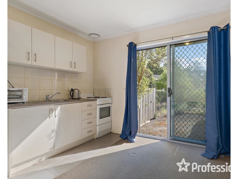 15/8-10 Mount View Parade, Mooroolbark VIC 3138