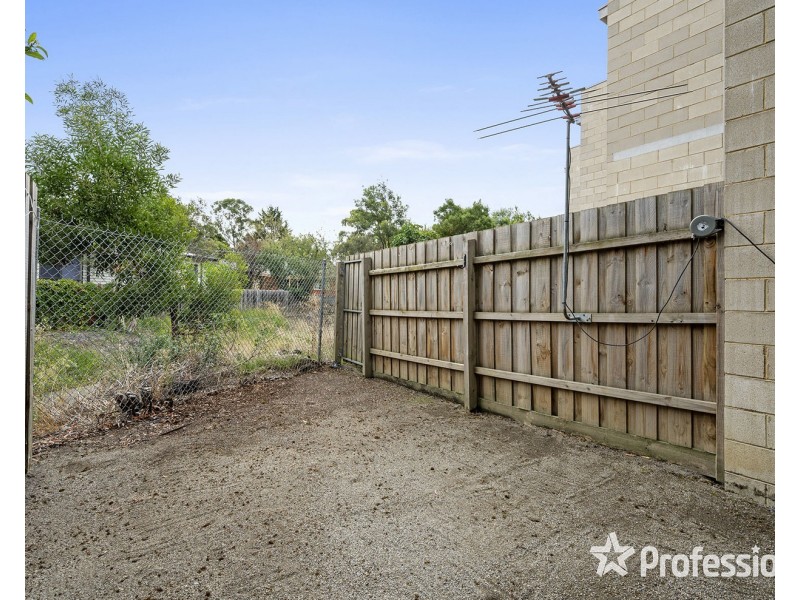 15/8-10 Mount View Parade, Mooroolbark VIC 3138