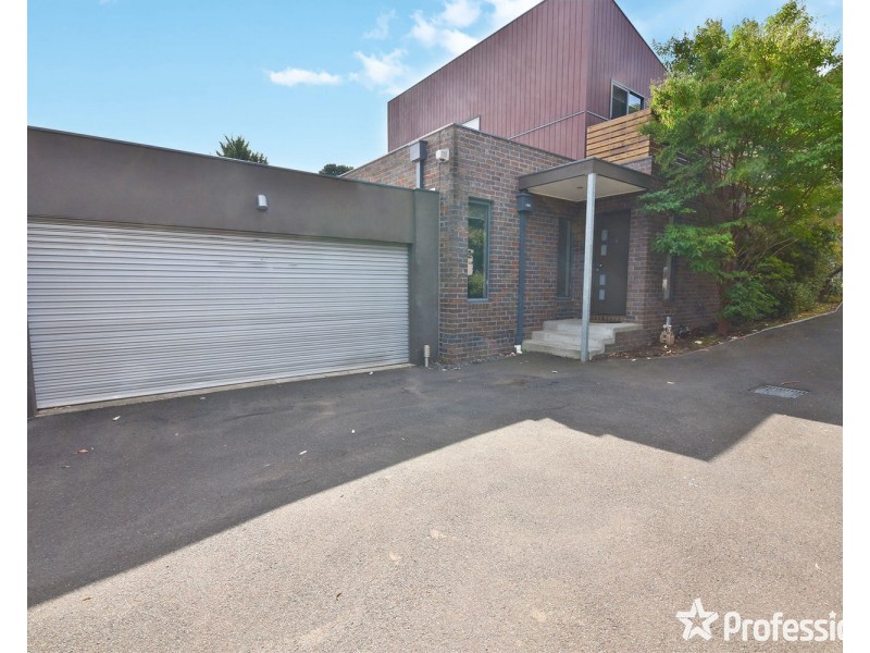 2/18 Ross Road, Croydon VIC 3136