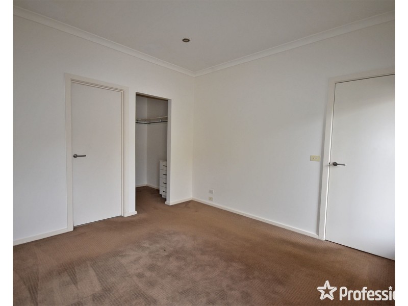 2/18 Ross Road, Croydon VIC 3136