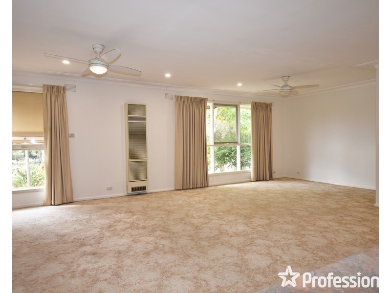 124 Eastfield Road, Croydon South VIC 3136