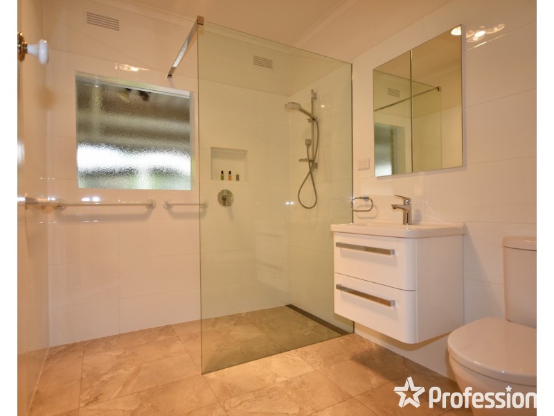 124 Eastfield Road, Croydon South VIC 3136