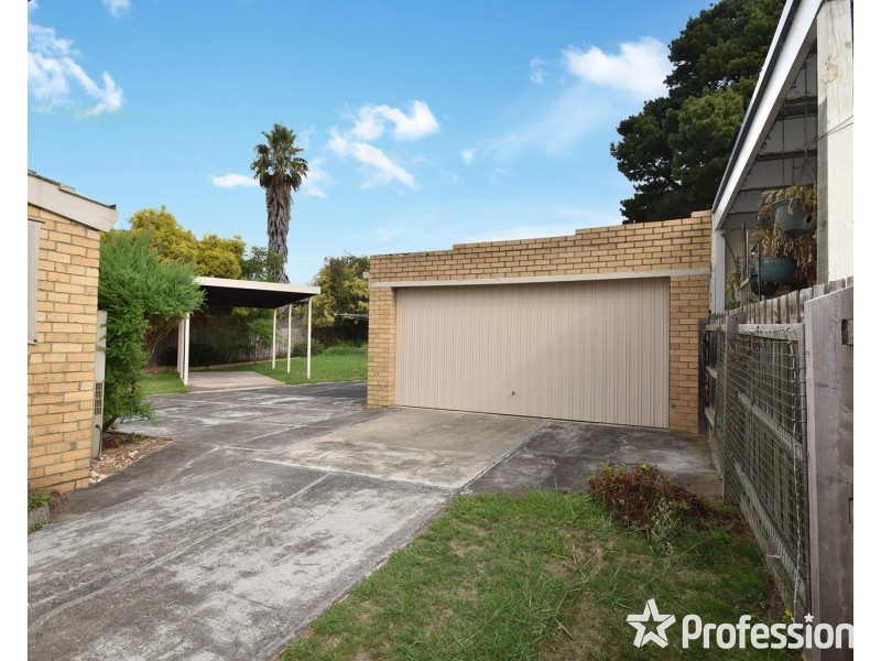 124 Eastfield Road, Croydon South VIC 3136