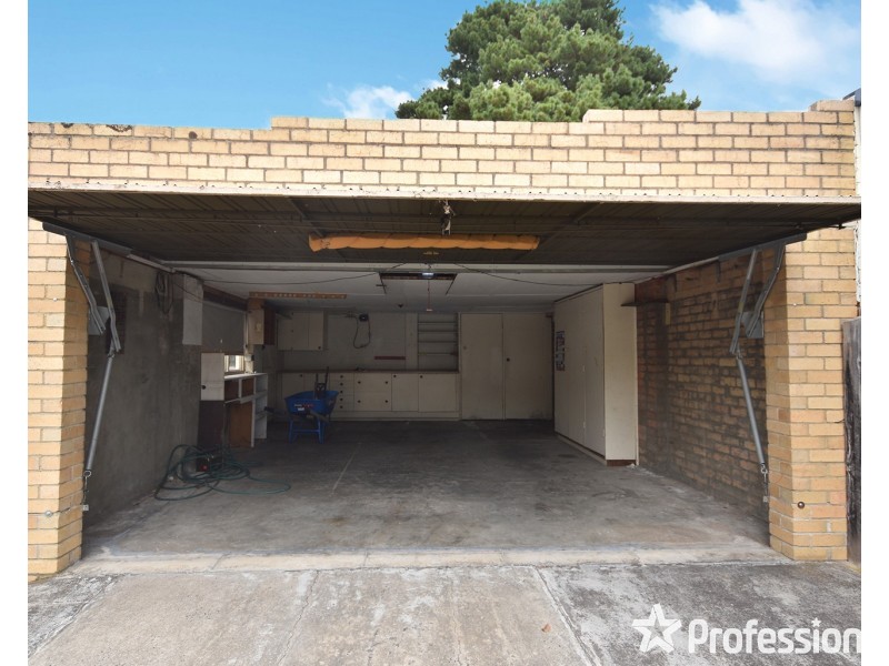 124 Eastfield Road, Croydon South VIC 3136
