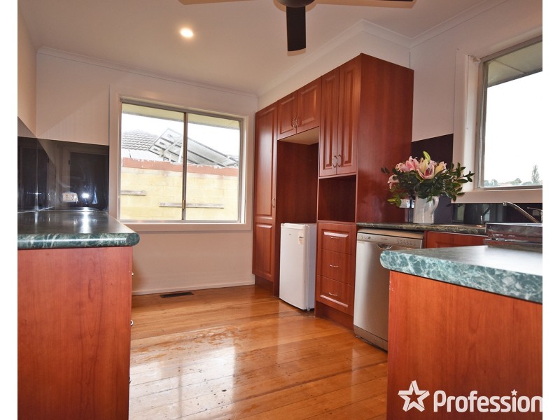 35 Greenslopes Drive, Mooroolbark VIC 3138