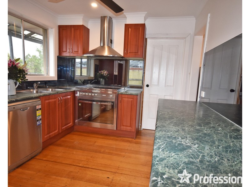 35 Greenslopes Drive, Mooroolbark VIC 3138