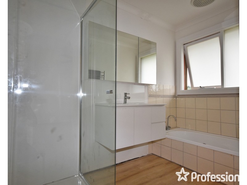 35 Greenslopes Drive, Mooroolbark VIC 3138