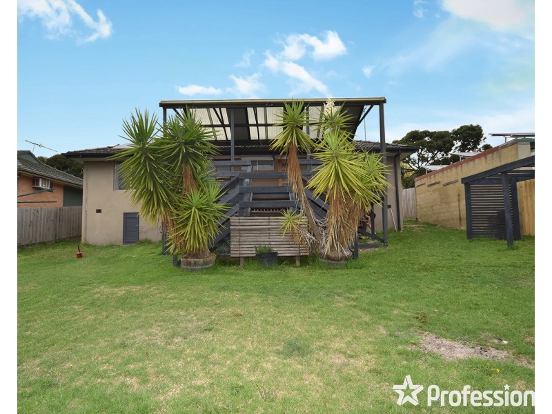 35 Greenslopes Drive, Mooroolbark VIC 3138