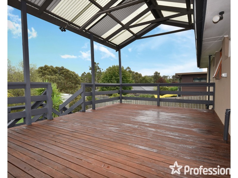 35 Greenslopes Drive, Mooroolbark VIC 3138