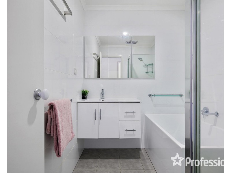 2/30 Liverpool Road, Kilsyth VIC 3137