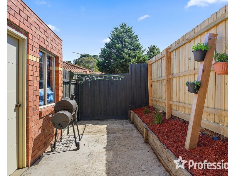 2/30 Liverpool Road, Kilsyth VIC 3137