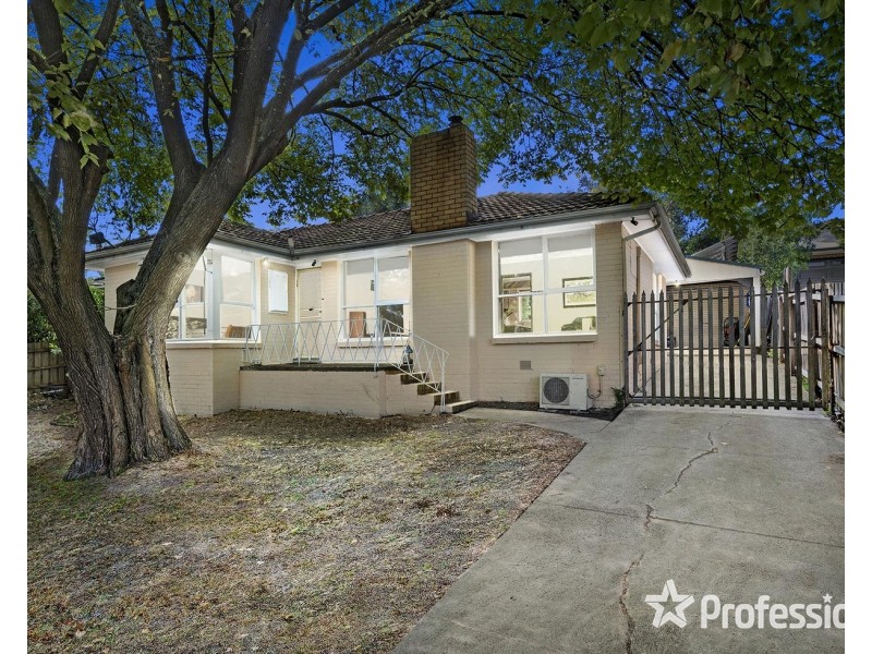 15 Dryden Concourse, Mooroolbark VIC 3138