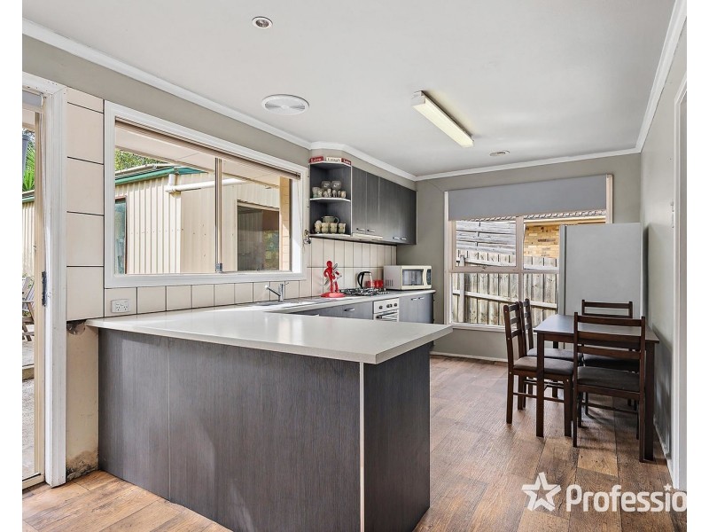 15 Dryden Concourse, Mooroolbark VIC 3138