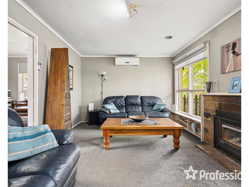 15 Dryden Concourse, Mooroolbark VIC 3138