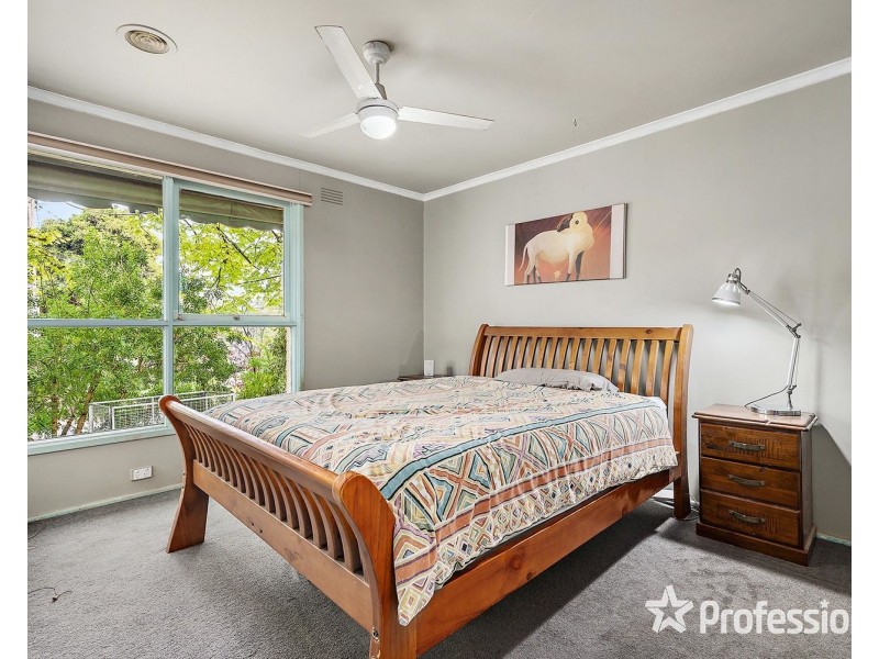 15 Dryden Concourse, Mooroolbark VIC 3138